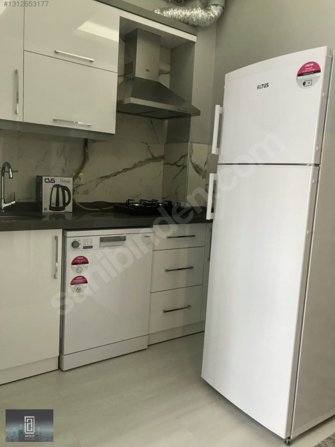 Burdur Merkez Kışla Caddesi üzerinde kiralık lüks eşyalı 1+1 asansörlü daire