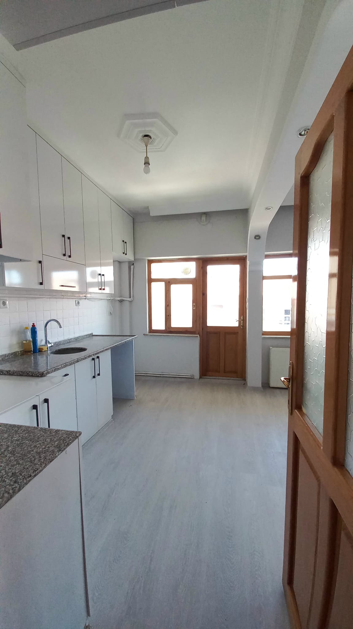 Burdur Merkez Burç Mahallesi Migros karşısında kiralık eşyasız 2+1 geniş daire — 6