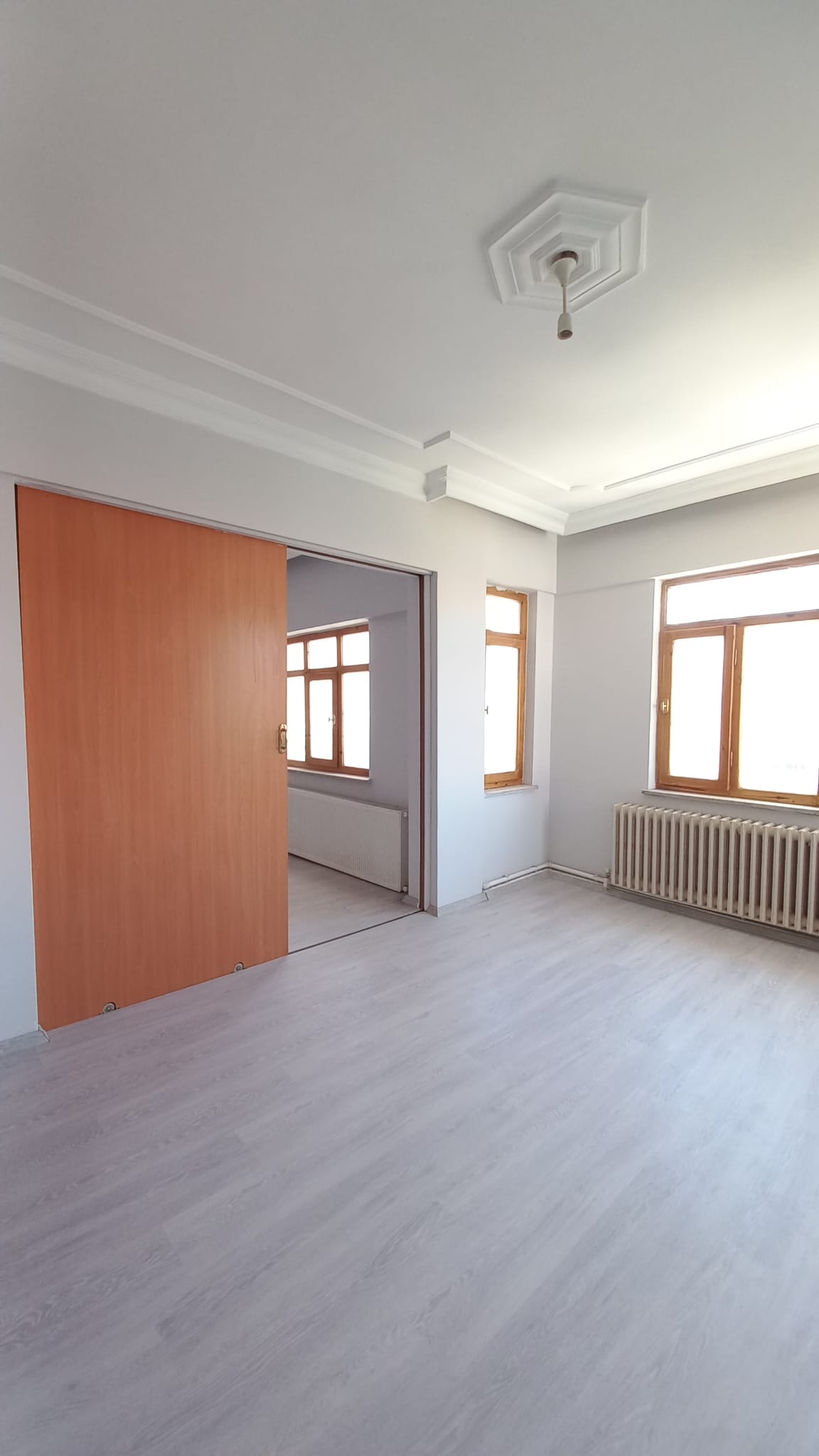 Burdur Merkez Burç Mahallesi Migros karşısında kiralık eşyasız 2+1 geniş daire — 12