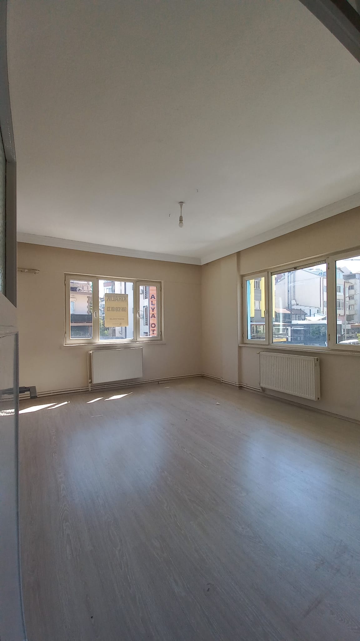 Burdur Merkez Burç Mahallesi çarşı içinde, klimalı, panjurlu kiralık  2+1 eşyasız daire