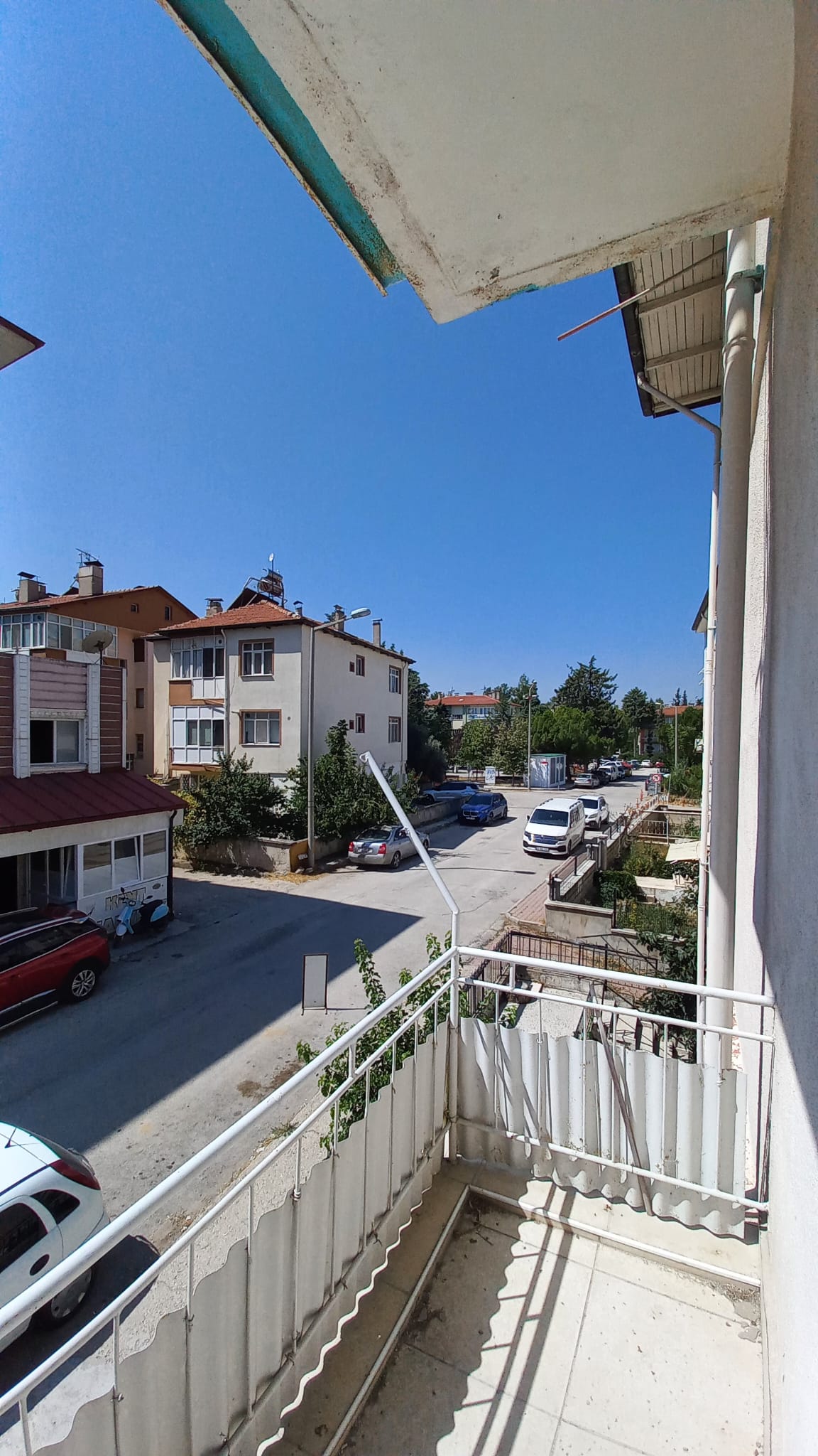 Burdur Merkez Burç Mahallesi çarşı içinde, klimalı, panjurlu kiralık  2+1 eşyasız daire