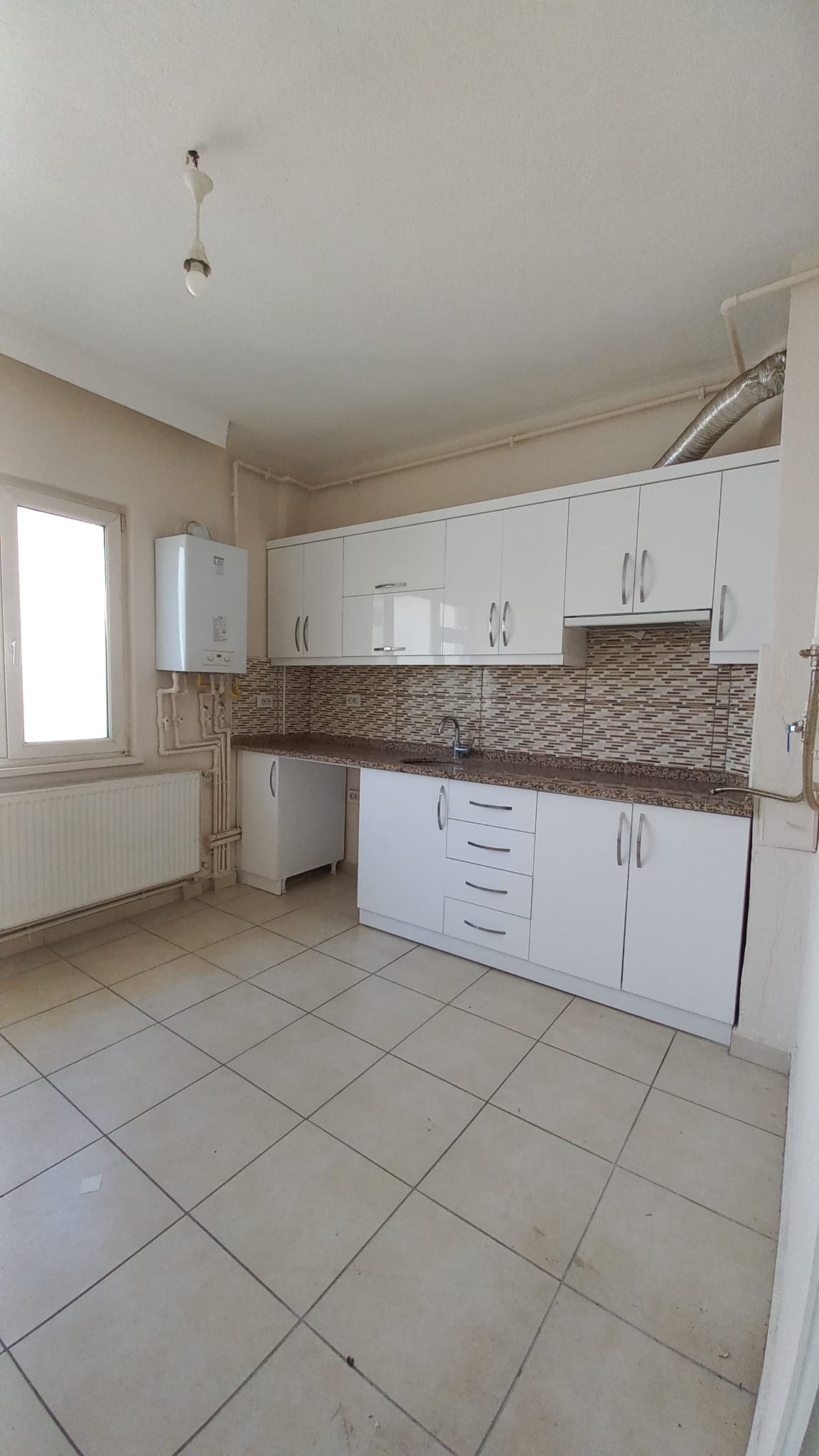 Burdur Merkez Burç Mahallesi çarşı içinde, klimalı, panjurlu kiralık  2+1 eşyasız daire — 9