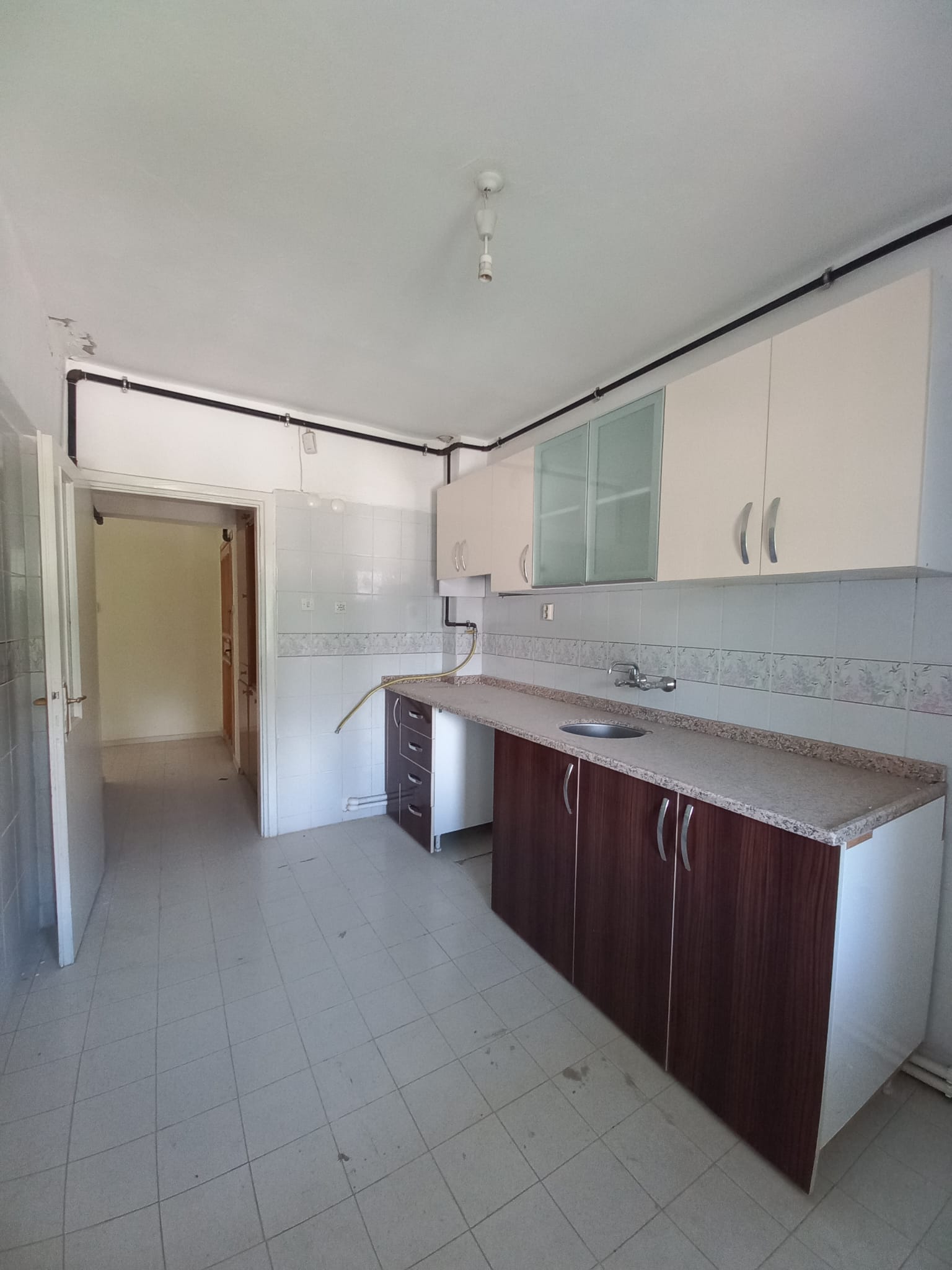 Burdur Merkez Atatürk Mahallesi  yeni hastane yakını, eşyasız, asansörlü kiralık 3+1 daire